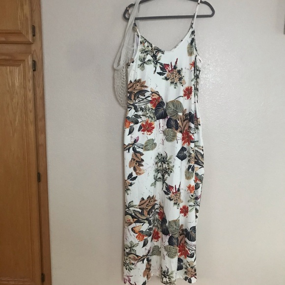 Tropical Maxi dress WITH POCKETS!! - Picture 4 of 9